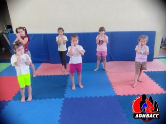 Воспитанницы БК &laquo;Донбасс&raquo; из прифронтовой Горловки принимают активное участие в тренировках