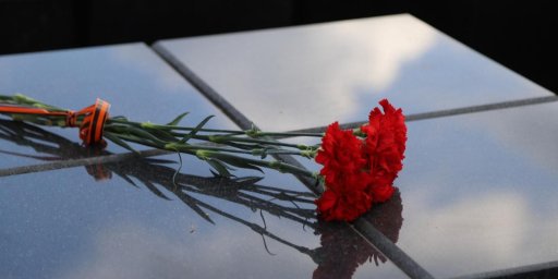 В Харькове осквернили захоронение советских солдат