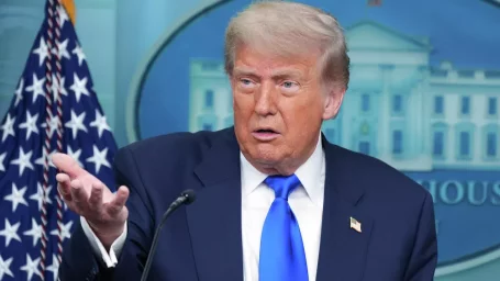 Трамп подписал закон о санкциях против России