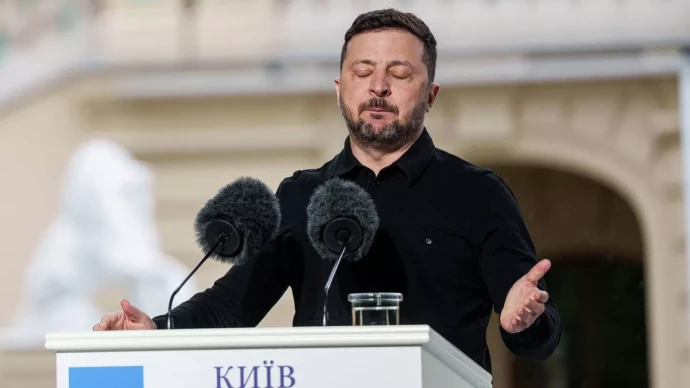 Зеленский предложил Путину провести встречу в третьей стране