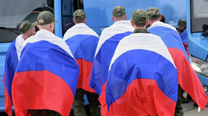 Россия вернула 103 военных из украинского плена Россия вернула 103 военных из украинского плена